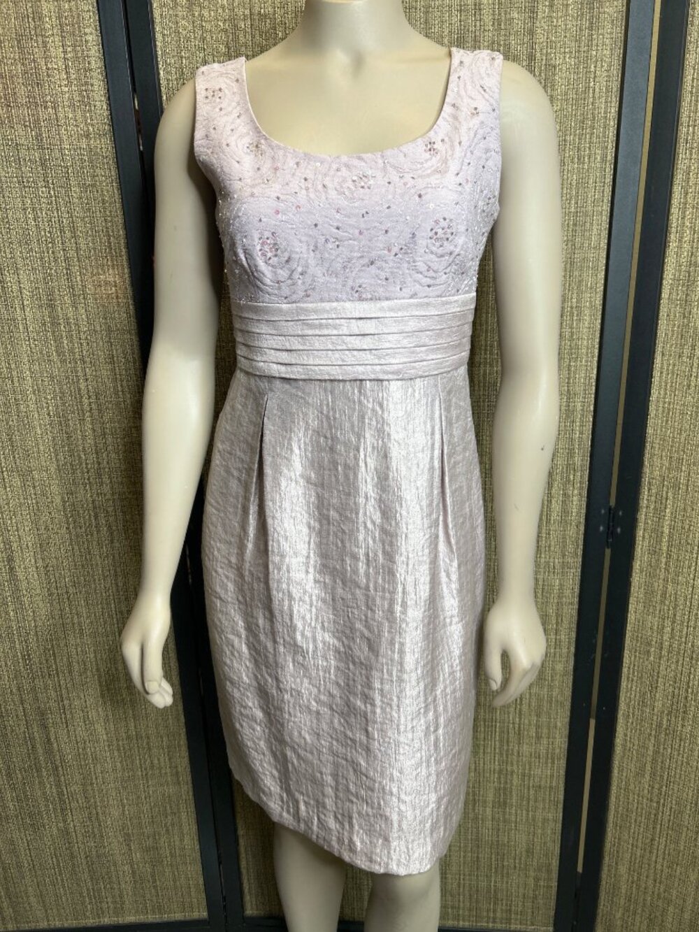 DG-134 R&M Richards Size 6 Petite Blush Textured Sleeveless Cocktail Dress